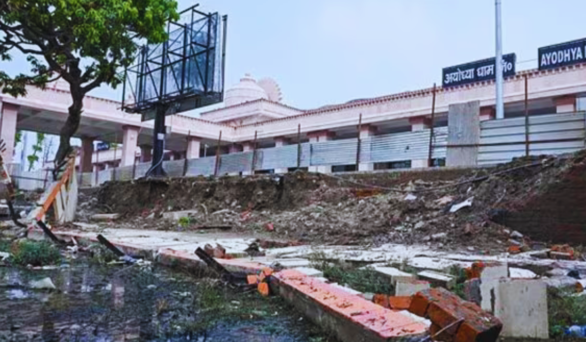 The roads in Ayodhya suffer from waterlogging 